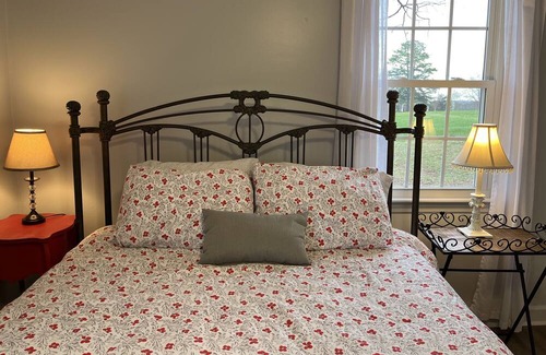 Travelers Rest House | House in the country but close to town