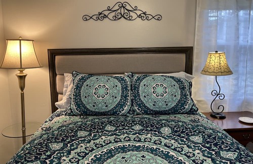 Travelers Rest House | House in the country but close to town