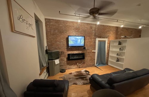 Poughkeepsie Apartment | Downtown Loft. In Poughkeepsie. Walking distance to Civic Center. Pet friendly