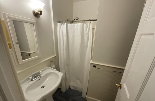 Poughkeepsie Apartment | Downtown Loft. In Poughkeepsie. Walking distance to Civic Center. Pet friendly