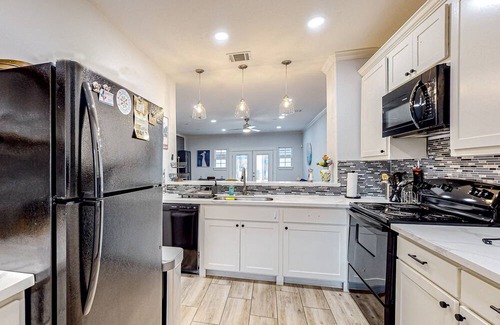 Seven Coves House | Elegant lakefront escape with private balcony, W/D, & gorgeous lake views