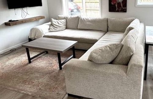 Drayton Plains House | Luxury Living Steps from Beaumont Royal Oak