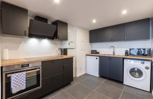 Upper Town Apartment | Fabuleux Penthouse 3BR - Flagey 4