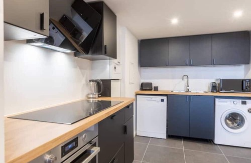 Upper Town Apartment | Fabuleux Penthouse 3BR - Flagey 4