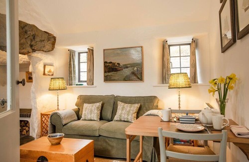 Pentrefelin Cottage | New! Charming, One Bedroom 17th Century Cottage with large gardens near Beaches