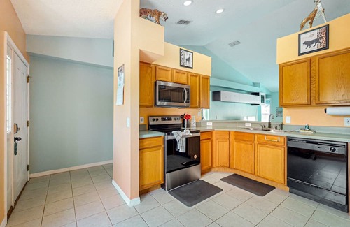 Thousand Oaks House | Sunny dog-friendly home with private pool, pool spa, lanai, & BBQ