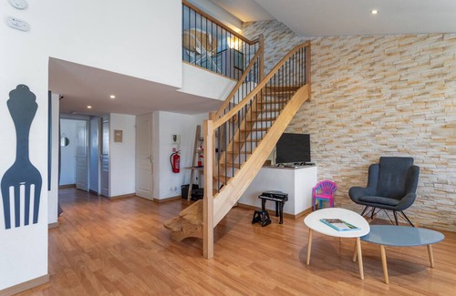 Le Boulou Apartment | Apartment 'Le 38 Duplex Familial' with Wi-Fi and Air Conditioning