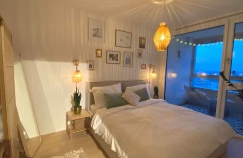 Donaustadt Apartment | Boho Bliss: Stilvolles Apartment mit Pool&gym&sauna