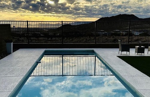Las Vegas House | Cozy 3-bedroom house with mountain and strip views