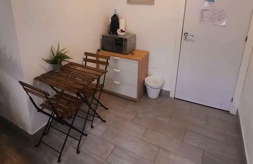 Benicalap Apartment | Cozy Apartment Without Kitchen - Wifi Free