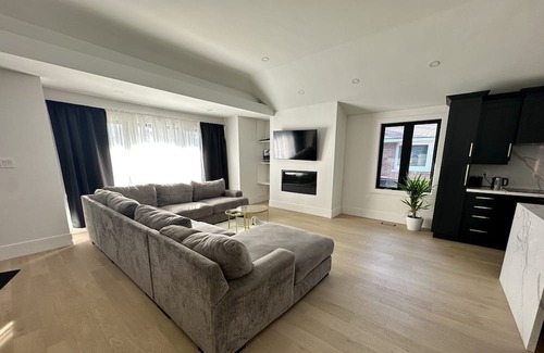Hamilton House | Entire home in Dundas