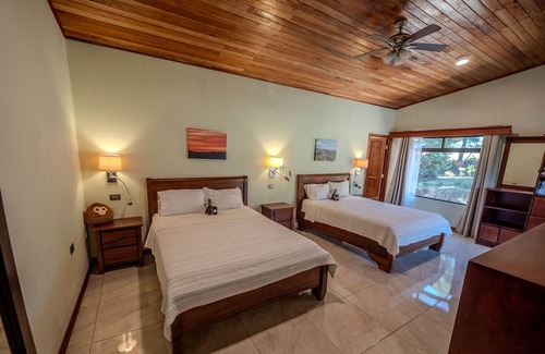 Sierra House | Modern and Spacious near Monteverde Reserves, Zip Lines, Waterfalls & Wildlife!