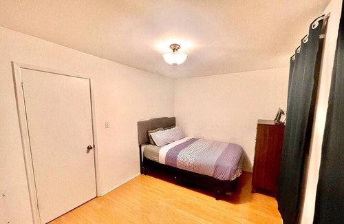 Mississauga Valleys House | Entire 3 Bedroom Townhome