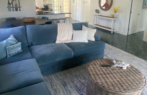 East Naples House | Cozy Keys style home with direct Gulf access! Minutes to downtown & the beach.