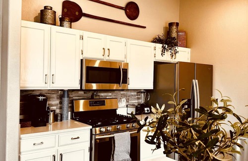 Villa Chaparral House | The Cozy Home - With Pool!