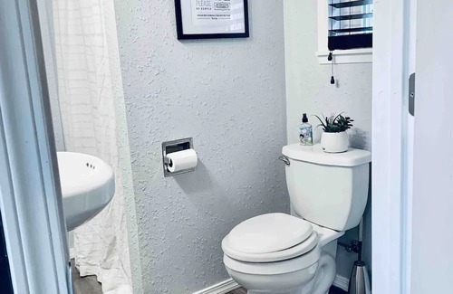 South Delridge House | Cute, West Seattle, Tiny Guest House Getaway~
