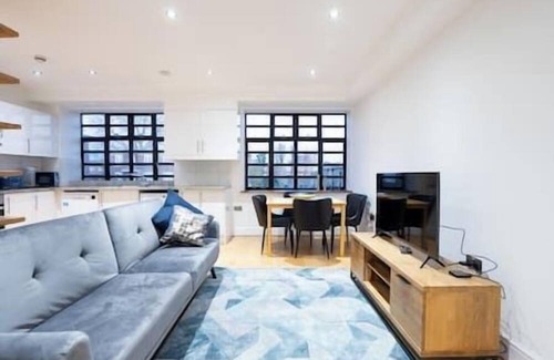 De Beauvoir Apartment | Cool East London Flat (SH3)