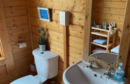 Oakfordbridge Cabin | Tranquil Cabin in the Woods with Spectacular Views