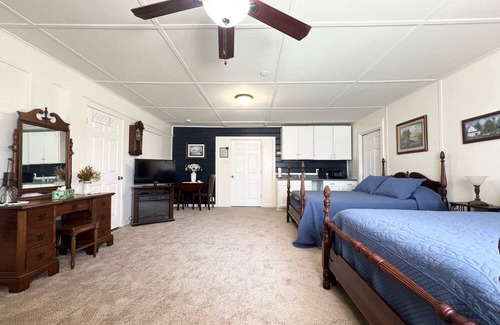 Durant Apartment | Cozy studio with all the comforts of home bordering downtown Durant