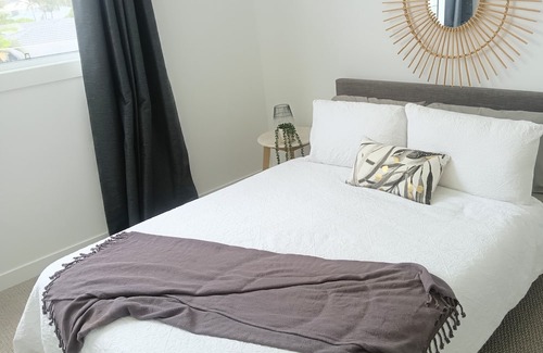 Burleigh Waters House | New Burleigh home with pool 5 night midweek stay rates dropped!