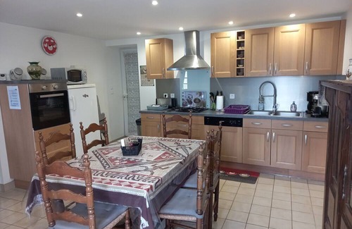 Garlan House | Holiday Home 'Gite De Kerroyal Ty - Anna' with Private Terrace and Wi-Fi