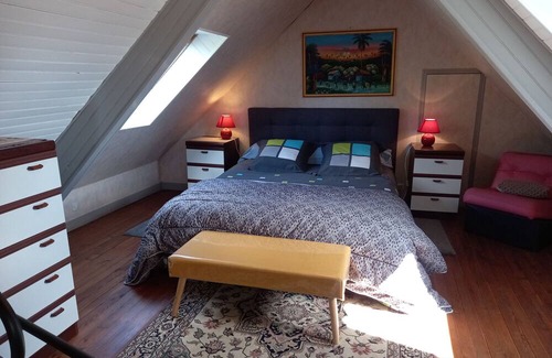 Garlan House | Holiday Home 'Gite De Kerroyal Ty - Anna' with Private Terrace and Wi-Fi