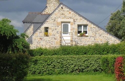 Garlan House | Cottage 'Gite Ty Coz' with Wi-Fi