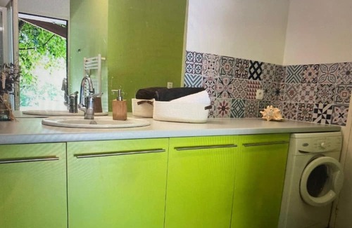 Saint-Morillon House | Vacation Home "Gite D'ici Et D'Ailleurs" with Shared Heated Pool, Private Terrace & Wi-Fi