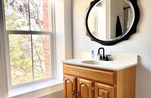 Milford House | Large fully furnished corporate housing. Centrally located, plenty of parking.