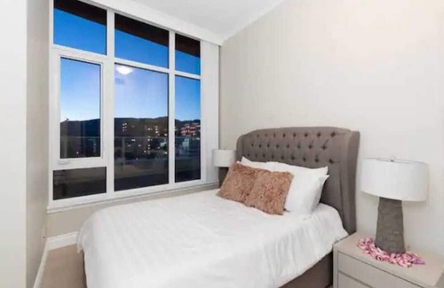 Central Lonsdale Apartment | Skyline Splendor: Luxe Penthouse Retreat in West Vancouver