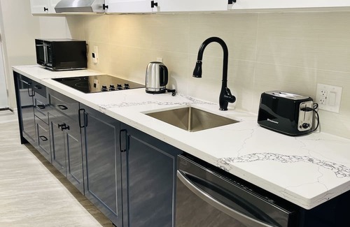 Oakville Apartment | 4C - Comfy, Cozy, Clean and Capacious