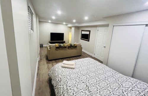 Oakville Apartment | 4C - Comfy, Cozy, Clean and Capacious