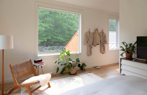 Warren House | Moody Pond House: 15 Min to Mohawk Ski Mountain, new country home on 18+ acres