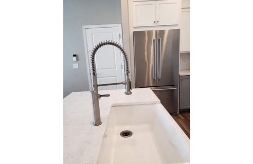 Aurora House | Upscale Home With Home Office - Non Smoking