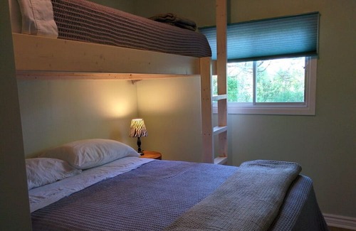 Port Albert Cottage | Lake Street Cottage in Port Albert is ideal for a quiet, relaxing vacation.