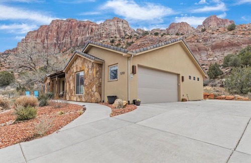 Zion National Park South Entrance House | Zion's View - Private Getaway l Zion National Park