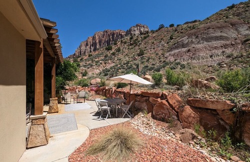 Zion National Park South Entrance House | Zion's View - Private Getaway l Zion National Park