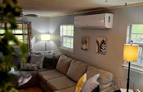 Royal House | Cute Cabin Feel, minutes from Lake Quachita