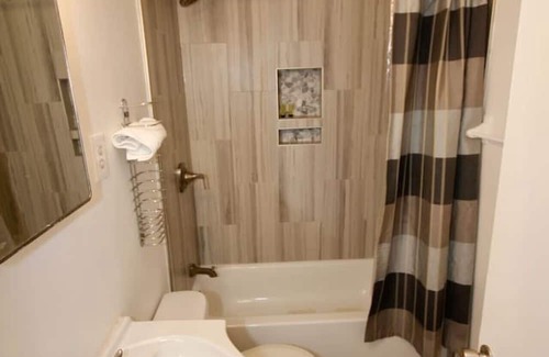 Lenox House | Hip Trendy Midtown Walk2 Overton