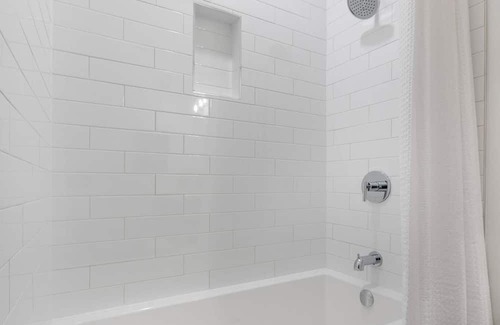 Austin Apartment | Modern Apartment in Prime Location (ID1403X644)