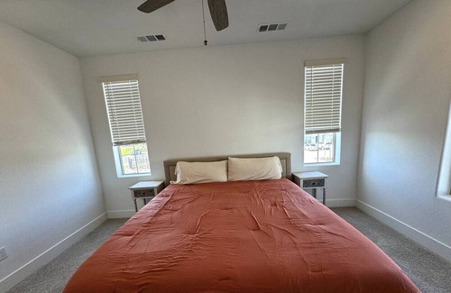 Clovis House | Light-filled townhome - close to Downtown Fresno