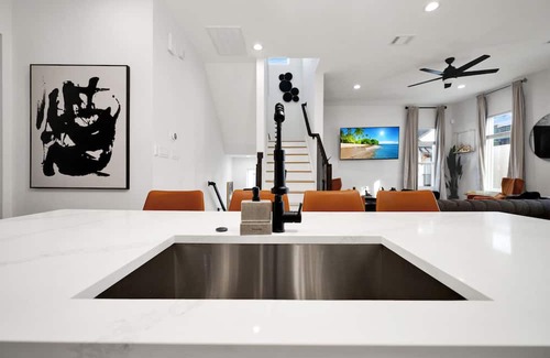 Spring Branch Central House | Enjoy easy access to everything from this spacious 3-story townhome.