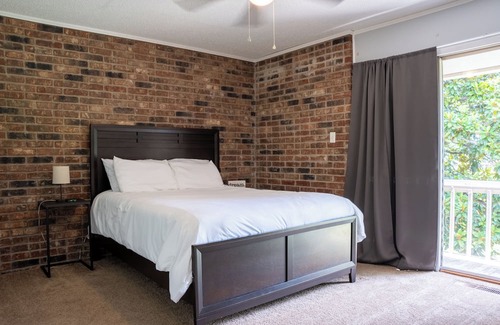 Fort Smith House | Cozy 2-bedroom townhome in peaceful Fort Smith with AC, WiFi