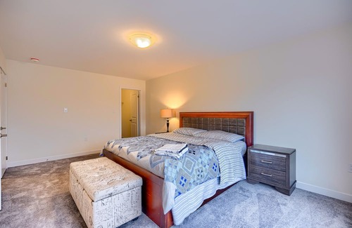 Cambridge House | A king and 3 Queen beds in 4 bedrooms, good sleep for 8