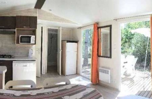 Canet-de-Salars House | Camping 4 étoiles - Parc aquatique - eeeahe