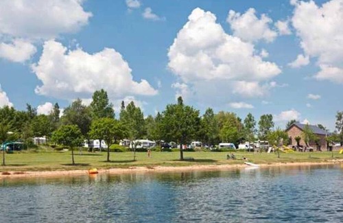 Canet-de-Salars House | Camping 4 étoiles - Parc aquatique - eeeahe
