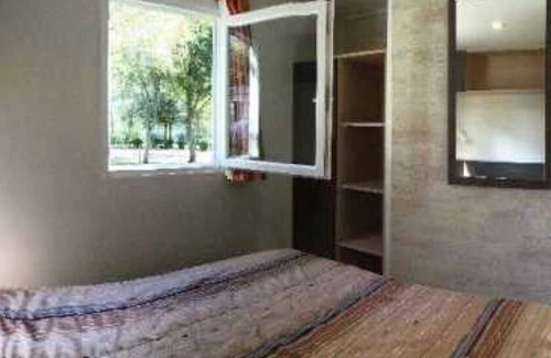 Canet-de-Salars House | Camping 4 étoiles - Parc aquatique - eeeahe