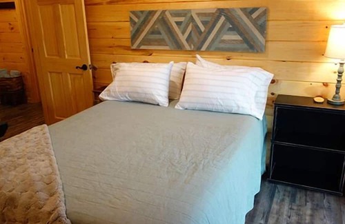 Hood Cabin | Toasted Marshmallow Cabin