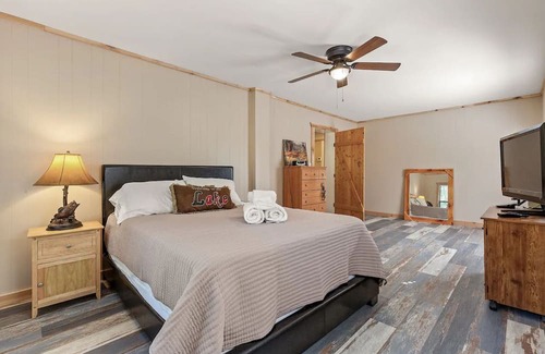 Hulbert House | Charming 4-bedroom house with AC and WiFi in pleasant Hulbert..