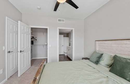 Englewood Apartment | Adorable 1BR Englewood Apartment w/Pool & Hot Tub